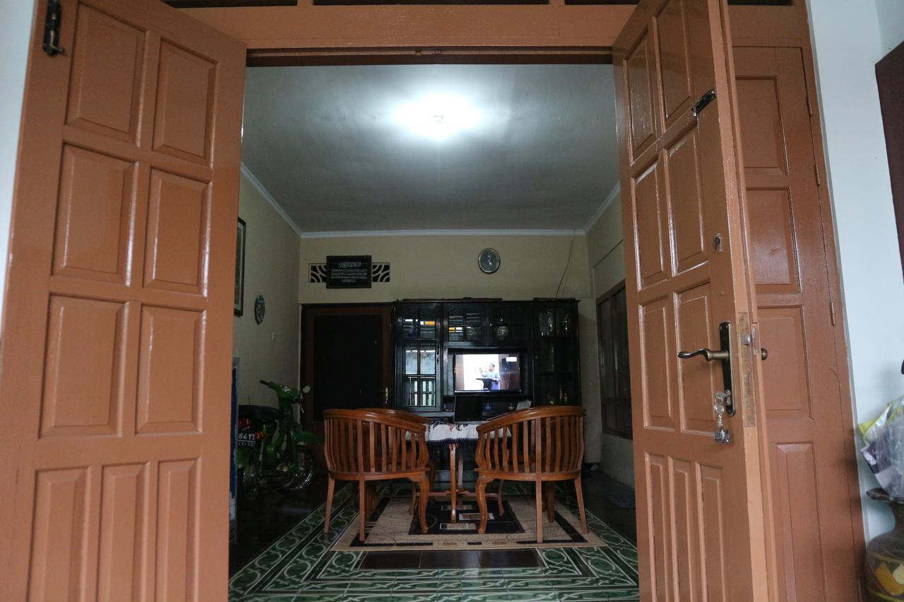 Kembar Guesthouse Yogyakarta Ngoại thất bức ảnh
